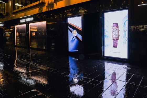 قیمت خوب GA سری P4 پوستر LED نمایش W1366 * H1920mm ماژول اندازه 320 * 160mm IP65 نصب بیرونی 8000 nits آنلاین