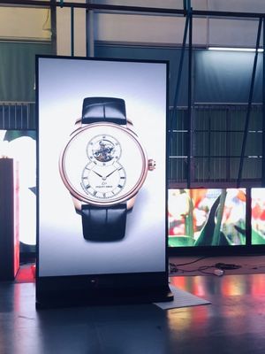 صفحه نمایش پوستر LED 4G Wifi با H160 ° زاویه دید با وضوح بالا